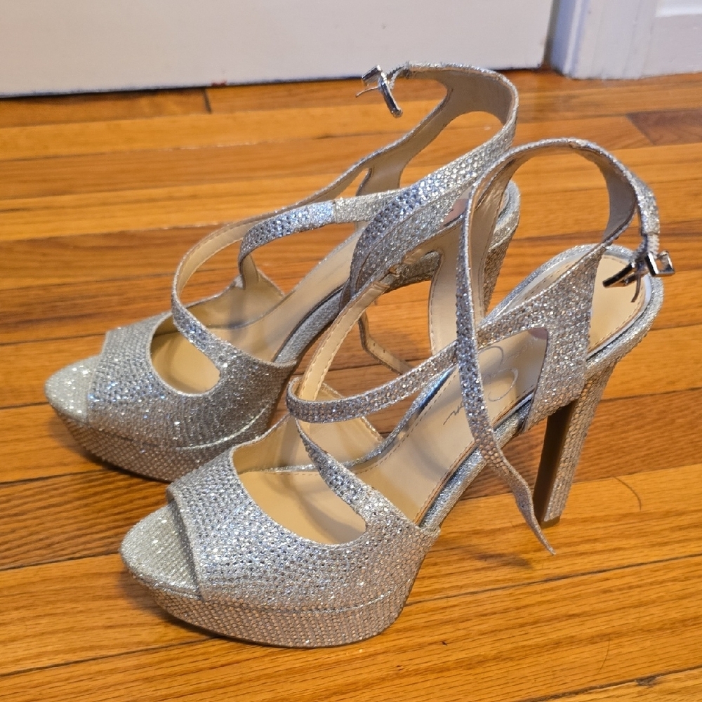 Elegant Silver Platform Heels - Picture 3 of 4